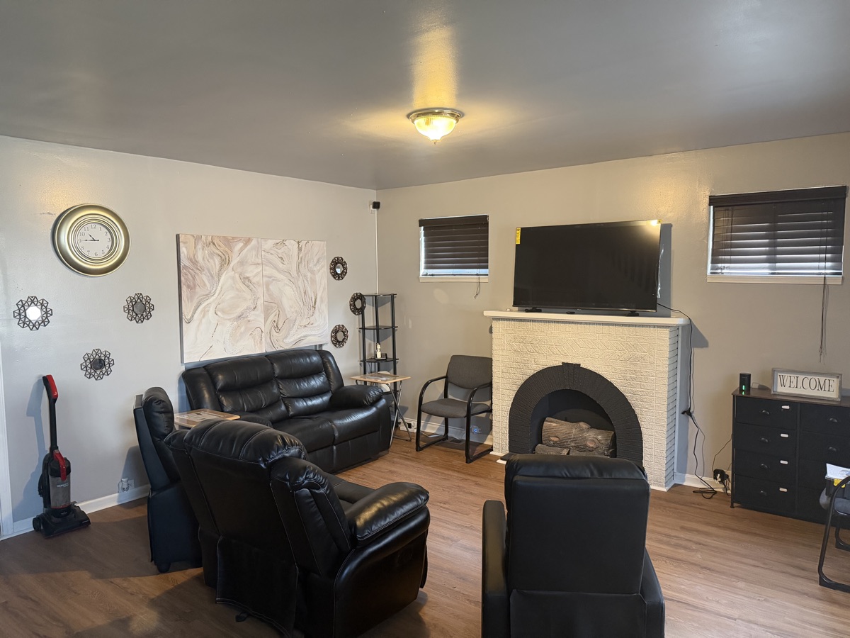 Second living room with recliners and TV